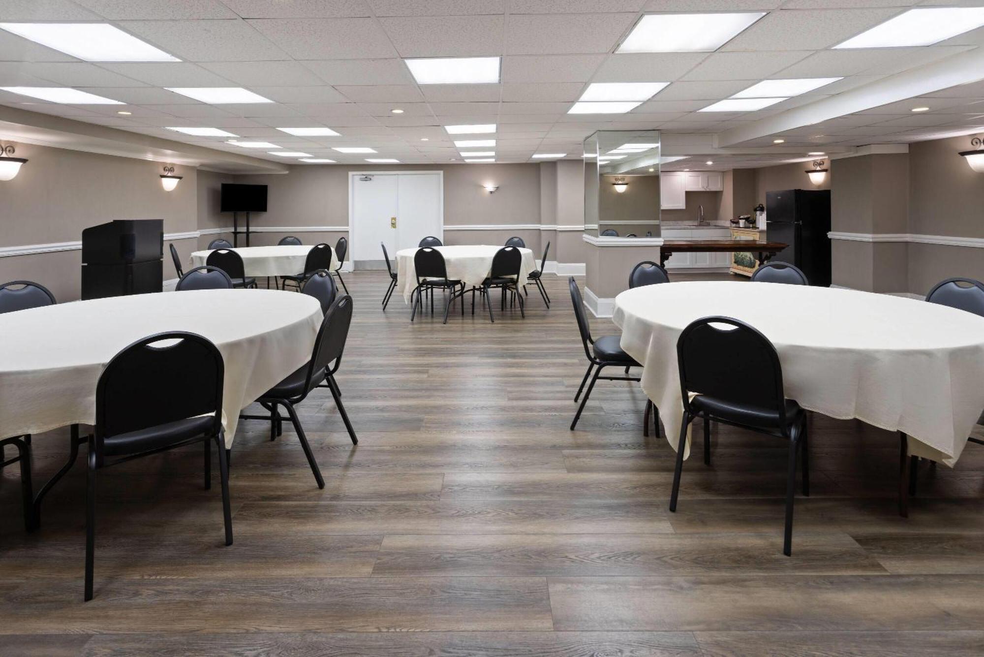 Howard Johnson Plaza By Wyndham Ocean City Oceanfront Esterno foto